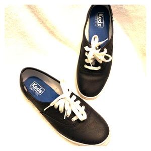 Kid blue leather tennis shoes￼